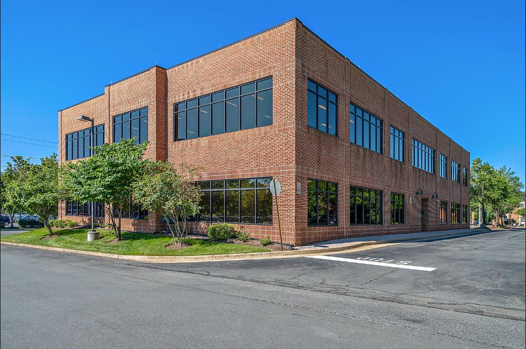 106 Catoctin Cir SE, Leesburg, VA 20175